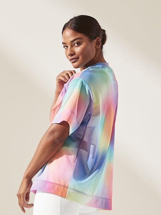 Athleta Mesh Oversized Printed Tee, The Easiest Way to Style Your  Favourite Biker Shorts? With a Cosy Oversize Tee