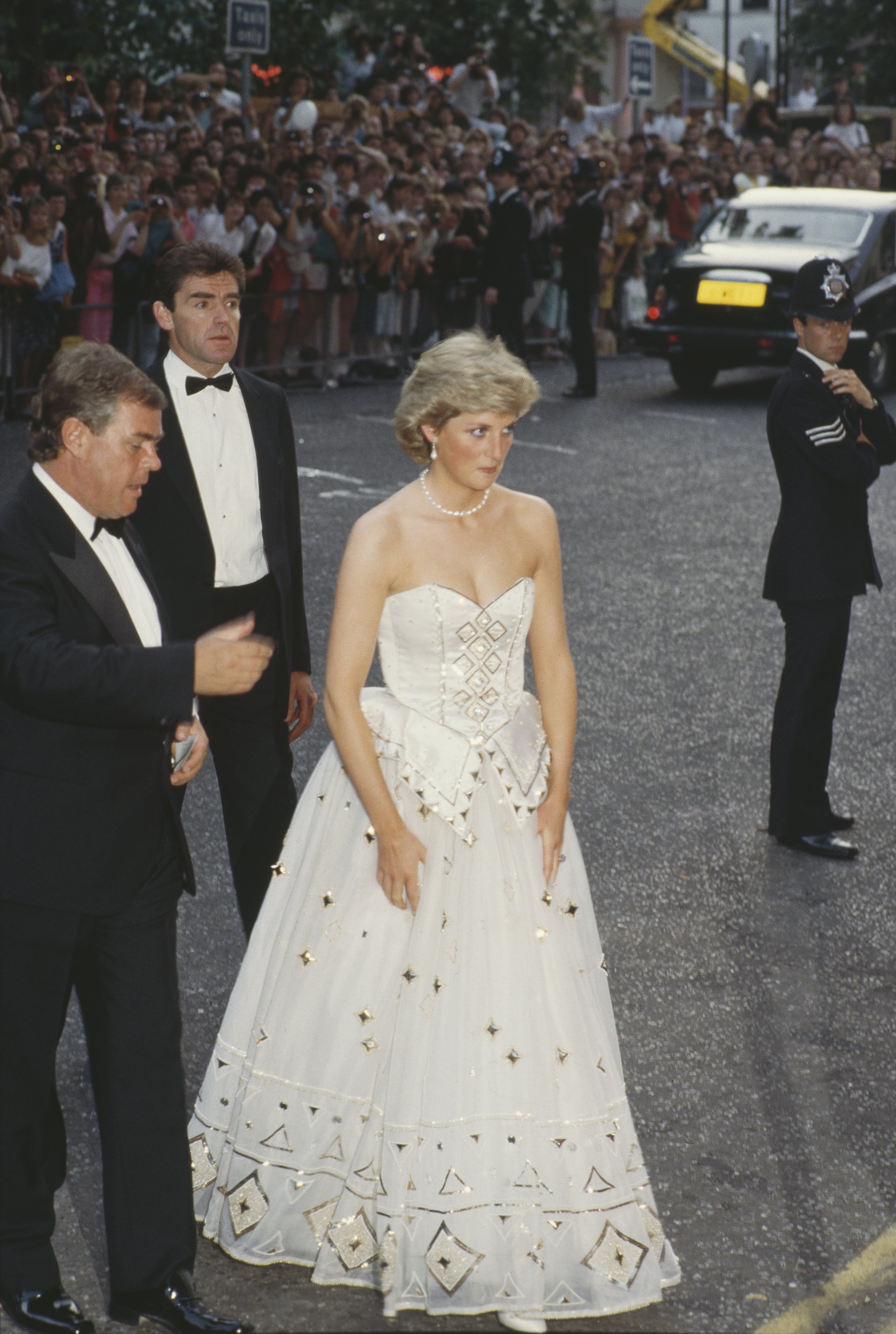 kristen stewart princess diana wedding dress Kristen Stewart Says Filming 'Spencer' in Princess Diana's Wedding Dress  Look Was a 'Spooky Day' (Exclusive)