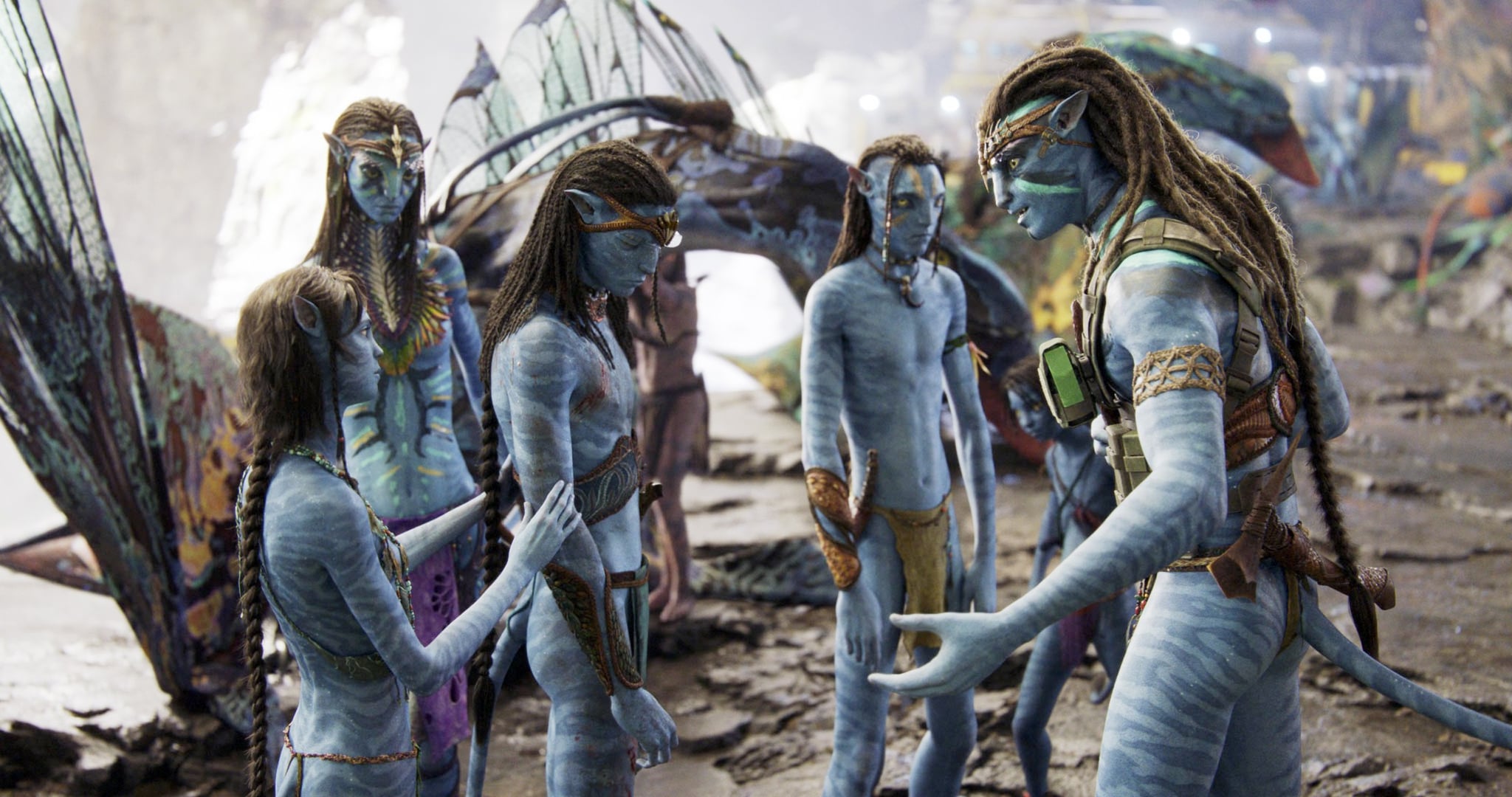 AVATAR: THE WAY OF WATER, (aka AVATAR 2), from left: Kiri (voice: Sigourney Weaver), Neytiri (voice: Zoe Saldana), Neteyam (voice: Jamie Flatters), Lo'ak (voice: Britain Dalton), Tuk, Jake Sully (voice: Sam Worthington), 2022.  Walt Disney Studios Motion Pictures / Courtesy Everett Collection