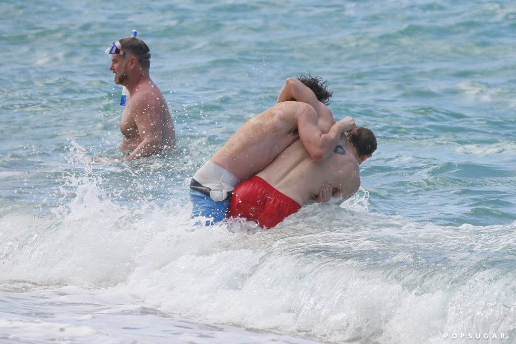 Shirtless-Charlie-Hunnam-Hawaii-Pictures