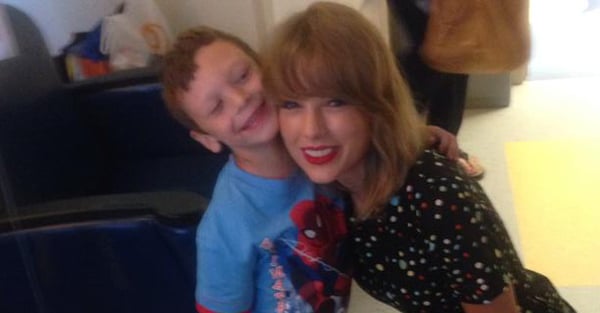 Taylor Swift Visits A Young Cancer Patient Video Popsugar Celebrity 