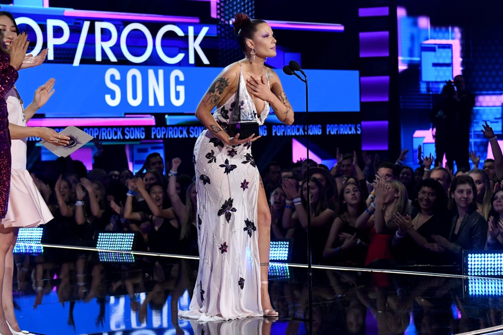 Halsey at the American Music Awards 2019