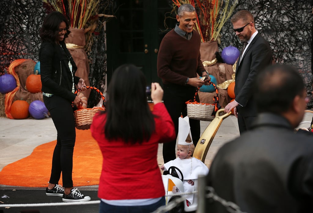 Obama Laughs at Baby Dressed as Pope and Gives Him Top Prize