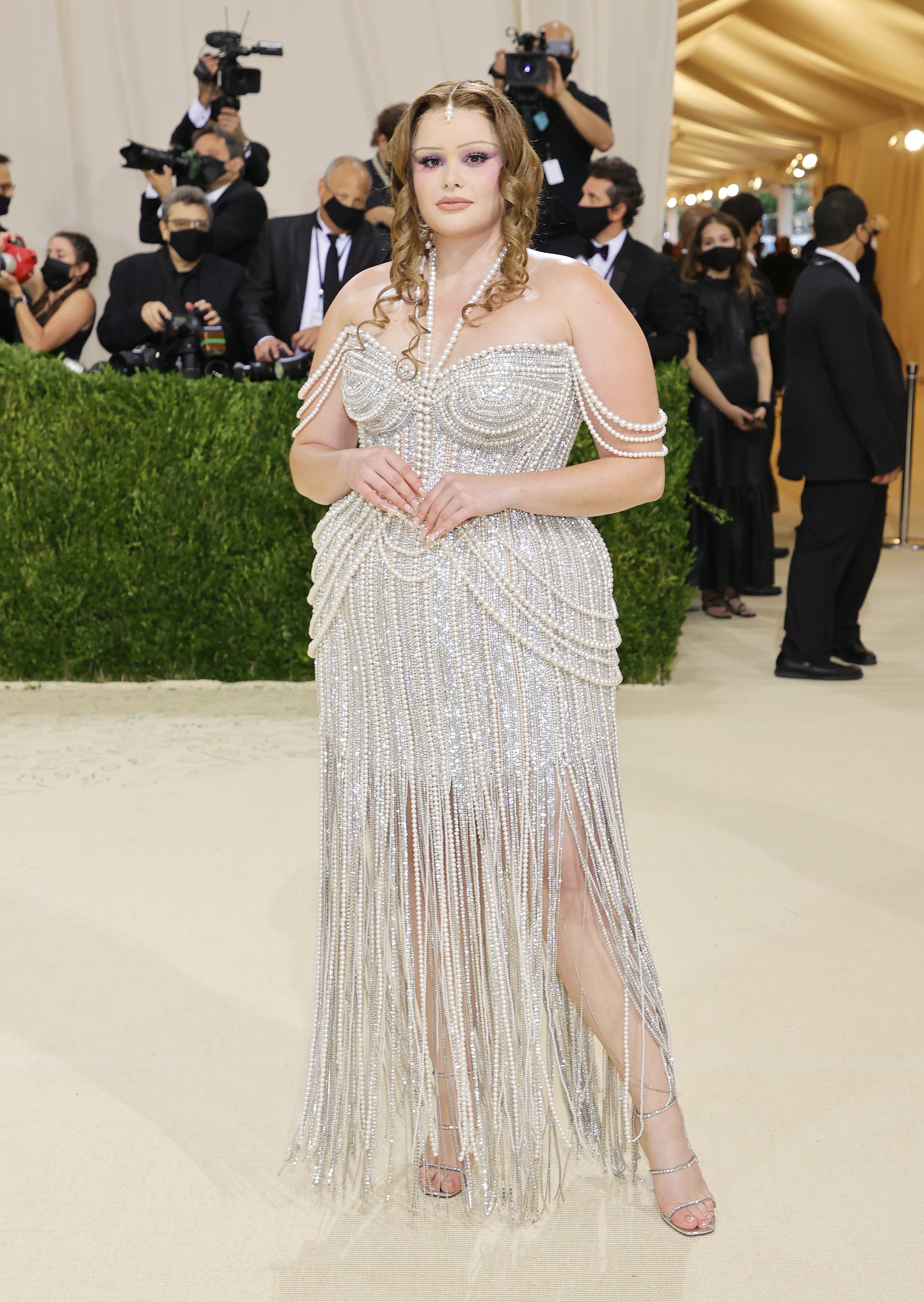 The Met Gala Red Carpet Was Full of Tiaras, Headpieces and More Opulent  Accessories