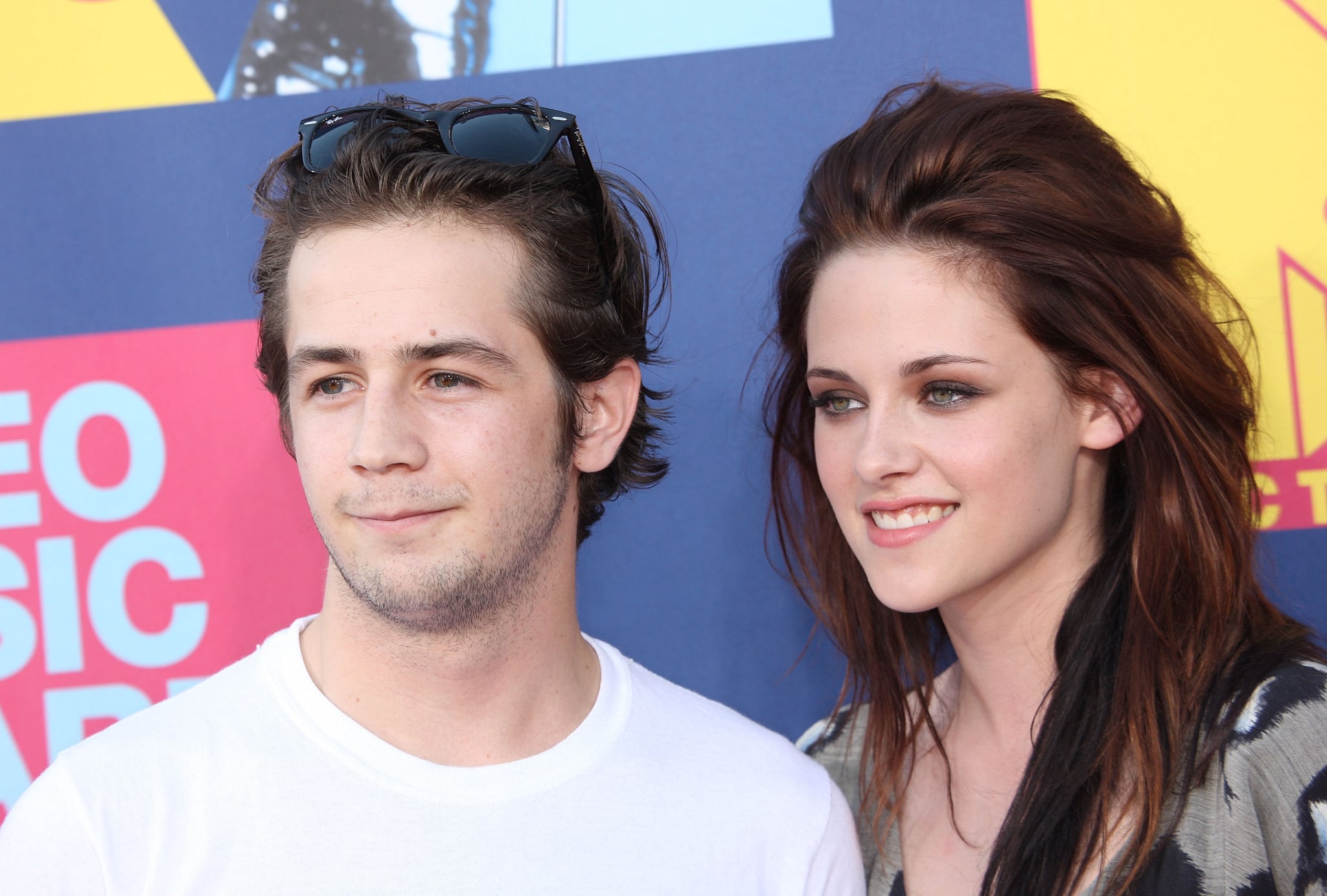 LOS ANGELES, CA - SEPTEMBER 07: Actors Michael Angarano and Kristen Stewart arrive at the 2008 MTV Video Music Awards at Paramount Pictures Studios on September 7, 2008 in Los Angeles, California.  (Photo by Frederick M. Brown/Getty Images)