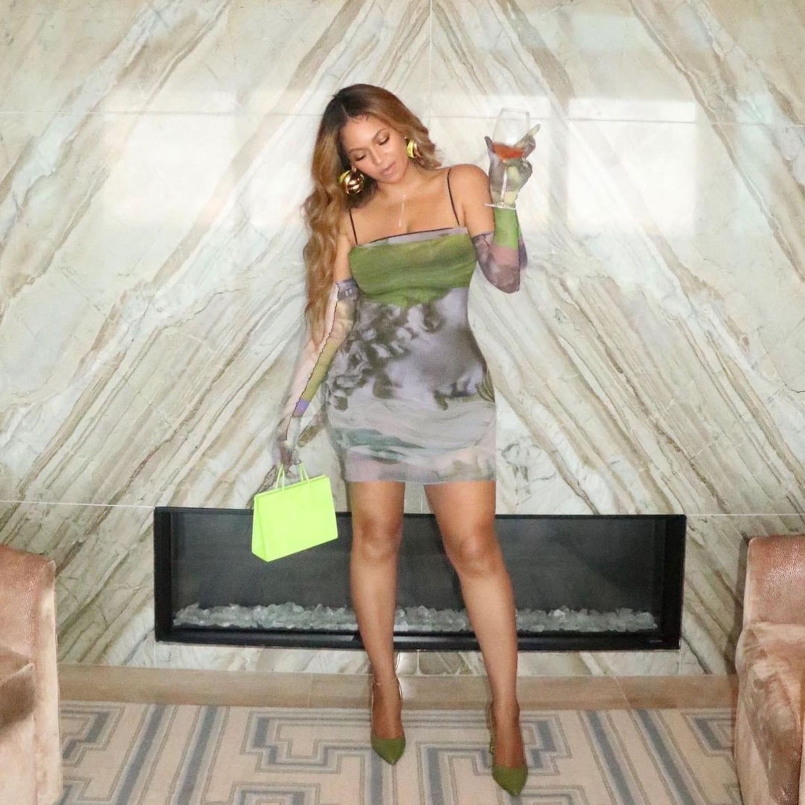 Beyoncé's Mesh Dress and Gloves by Sustainable Brand Auné | PS Fashion