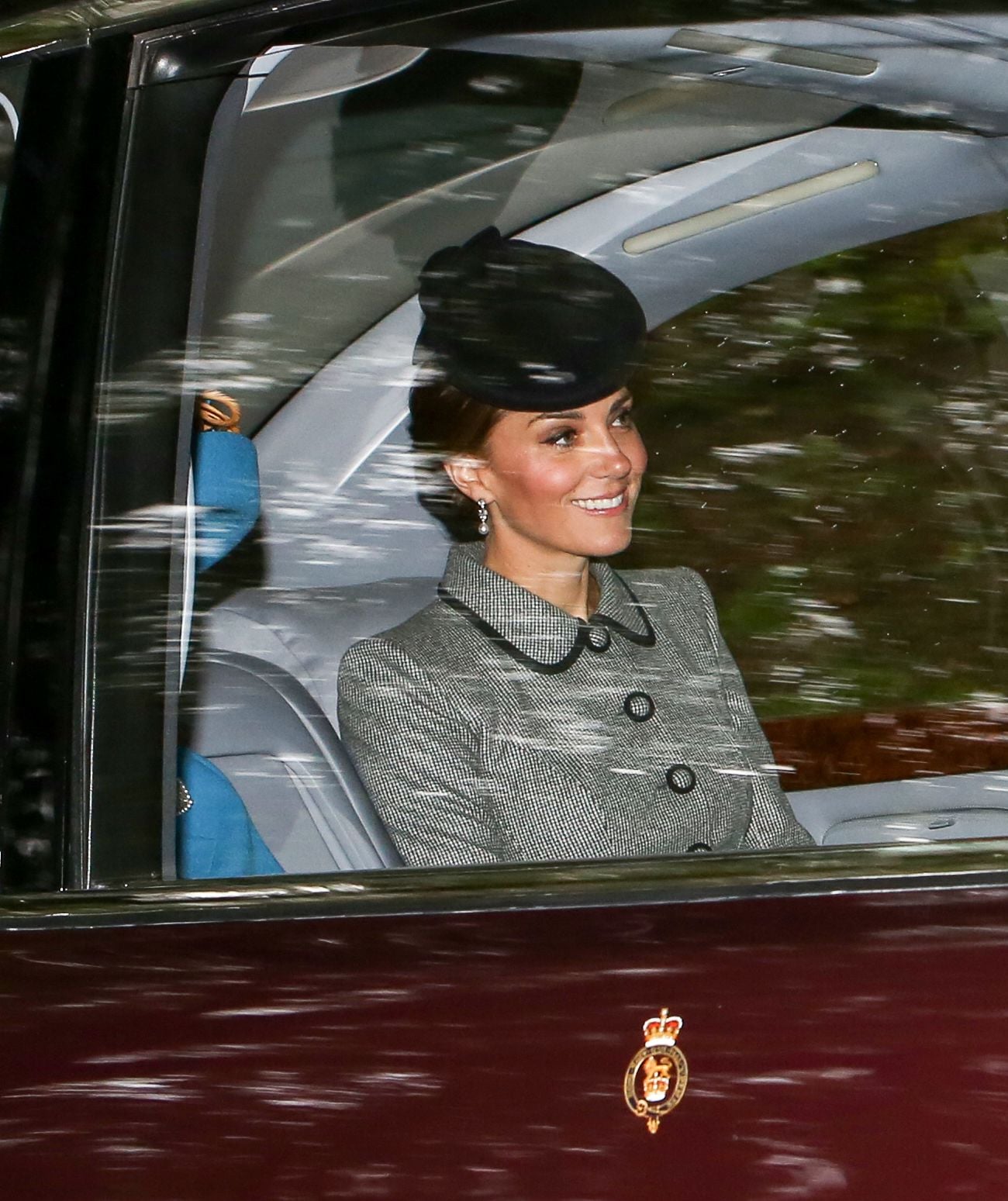 When Elizabeth Married Philip Mountbatten In 1947 The Ruler Of Kate Middleton Raids The Royal Jewelry Box And Borrows The Queen S Earrings Again Popsugar Fashion Photo 3