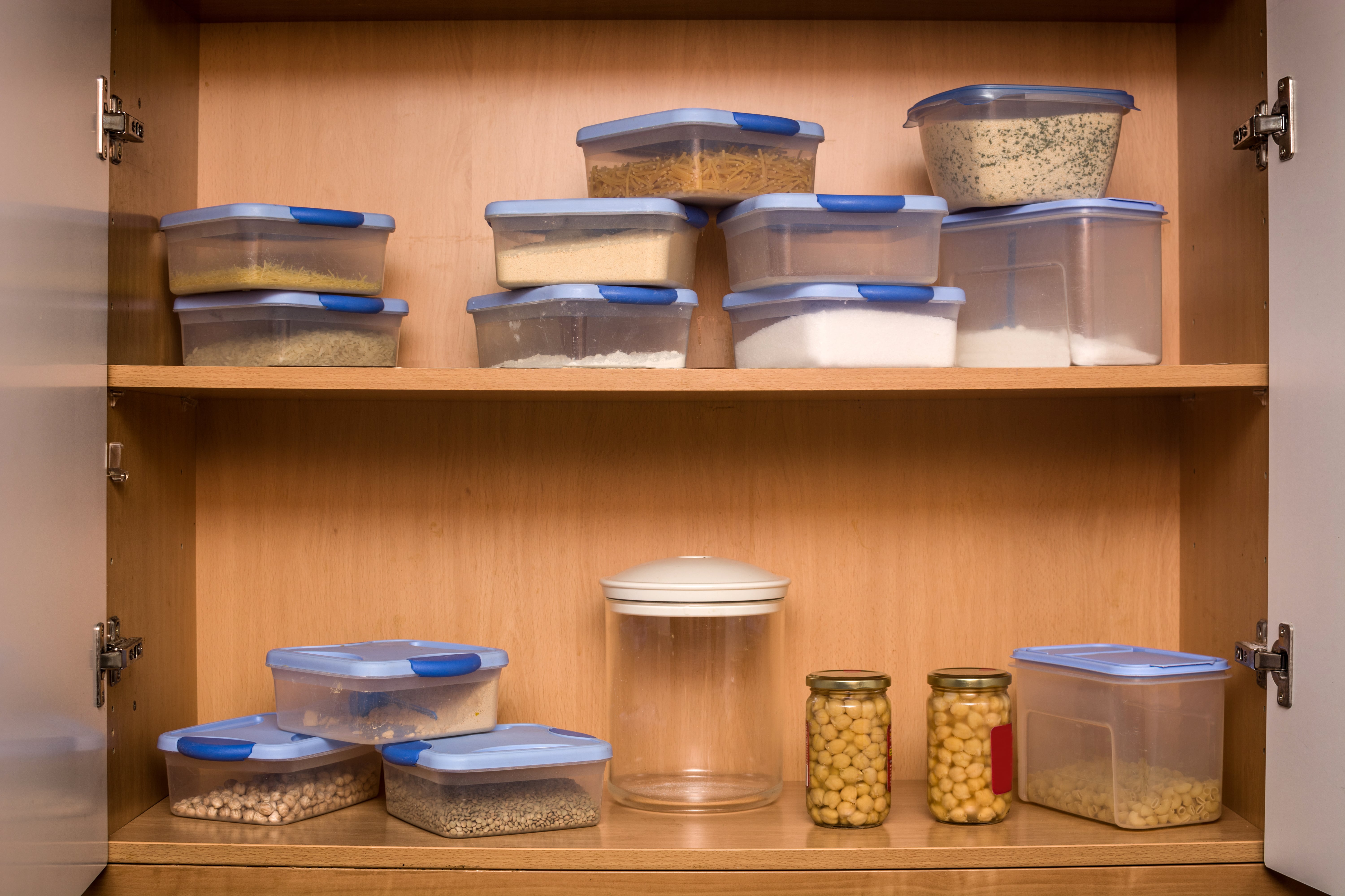 VIDEO]: How To Organize Food Storage Containers And Tupperware