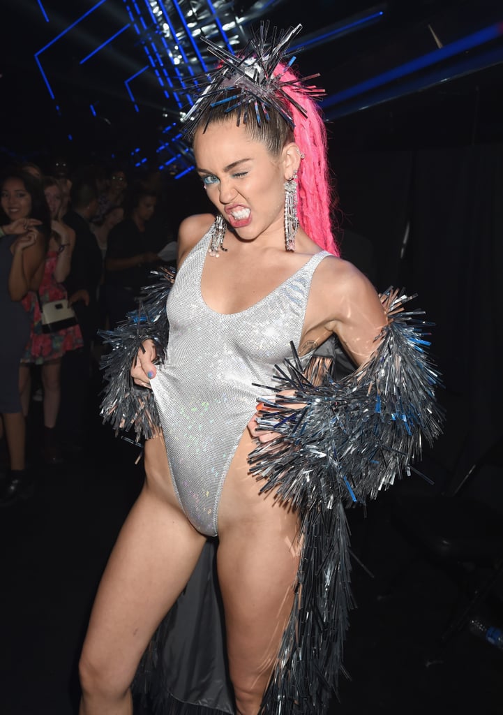 Miley Cyrus Nicki Minaj Porn - Miley Cyrus at the MTV VMAs 2015 Pictures | POPSUGAR Celebrity