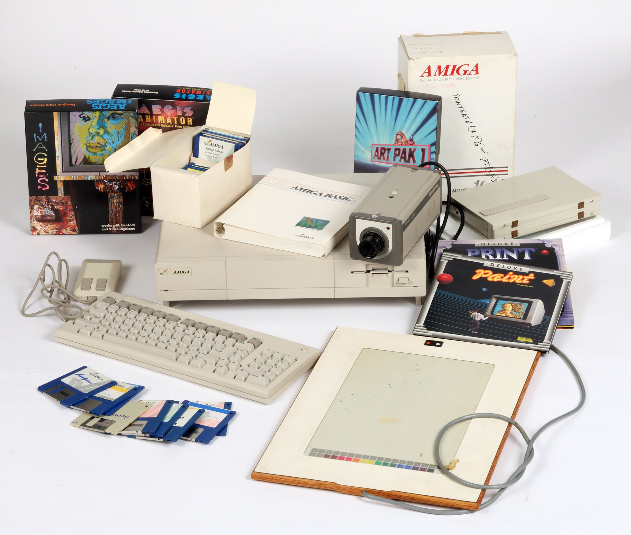 商品画像：ASCII.jp：オランダの画家から影響を受けたPCケースが韓国から上陸 2