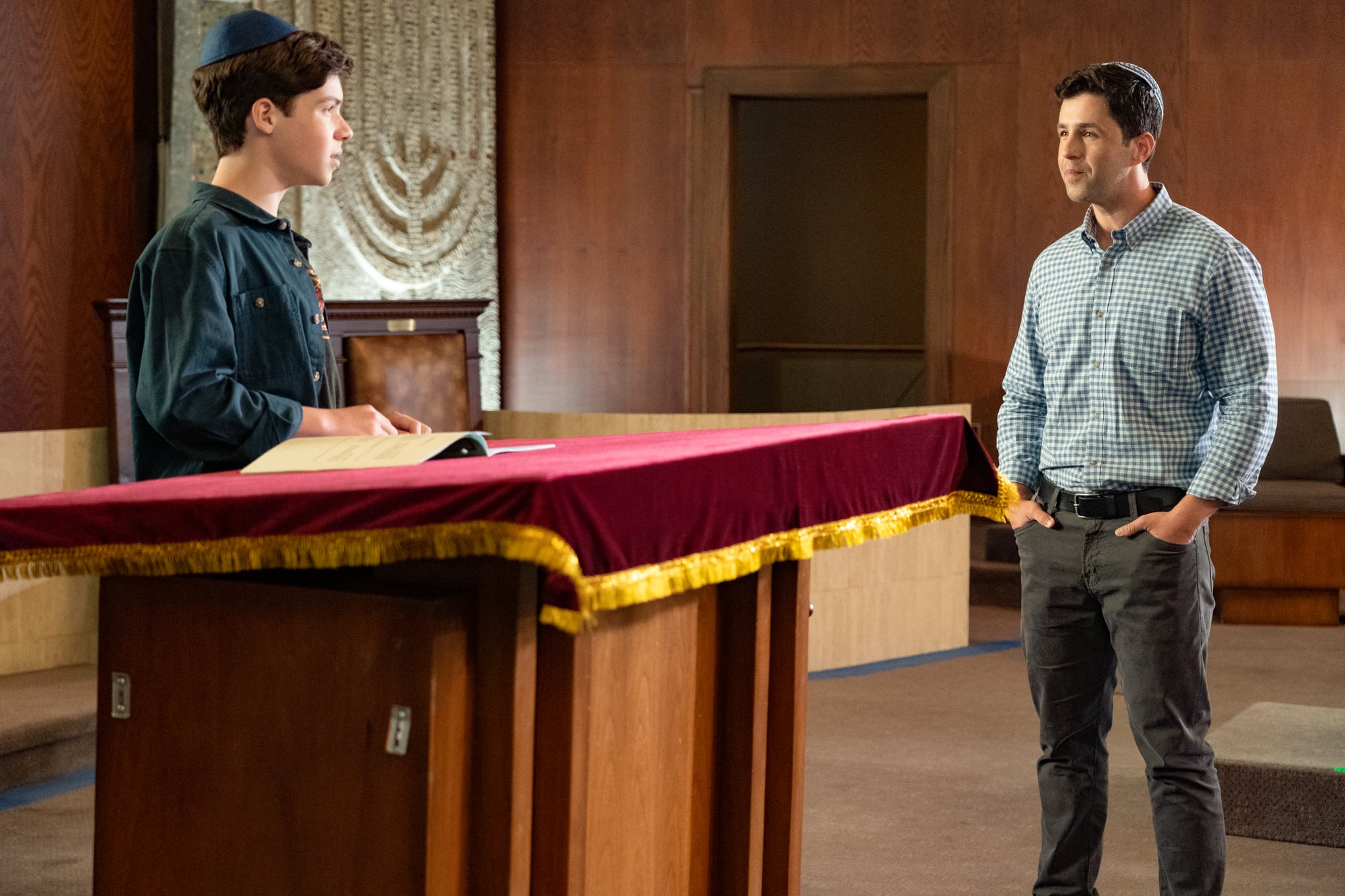 13 The Musical. (L to R) Eli Golden as Evan, Josh Peck as Rabbi in 13 The Musical. Cr. Alan Markfield/Netflix © 2022.