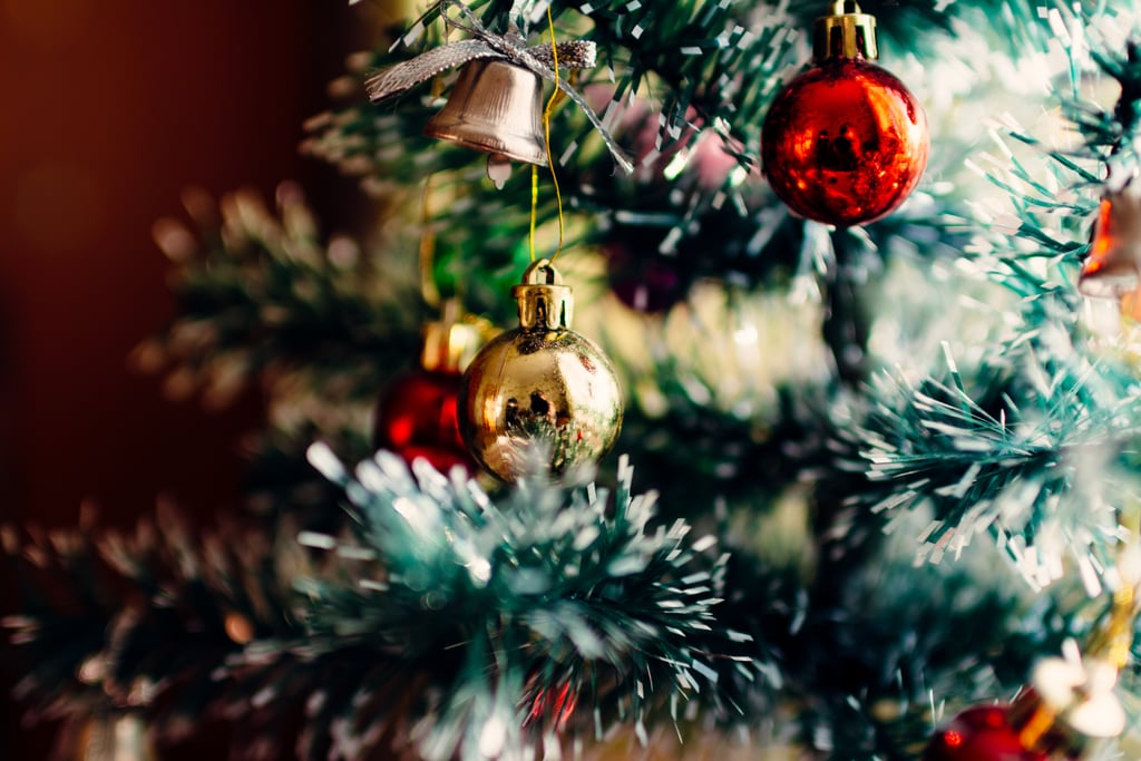 Decorate a Christmas tree.
