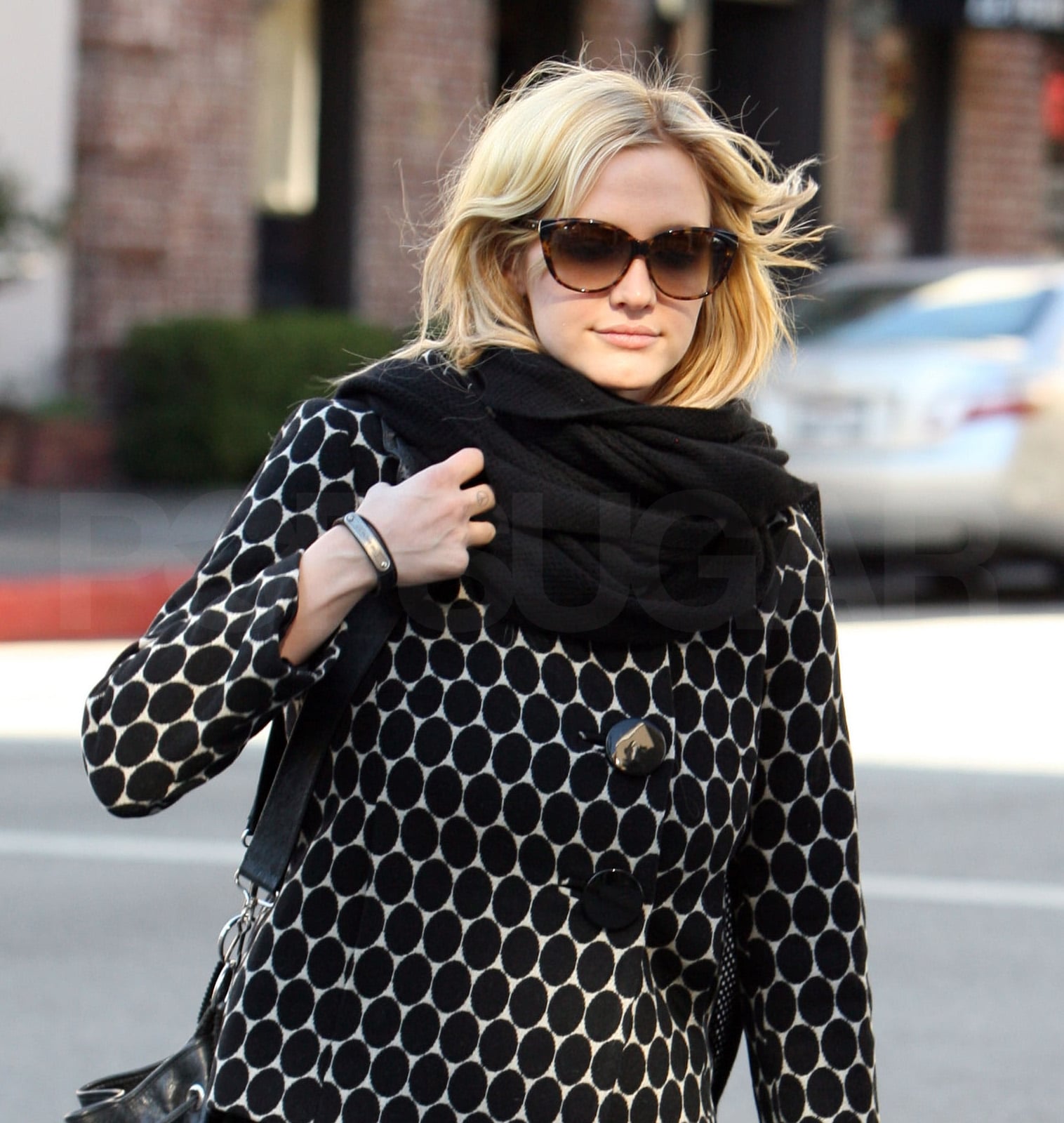 Photos Of Ashlee Simpson In La With Blonde Hair Popsugar Celebrity