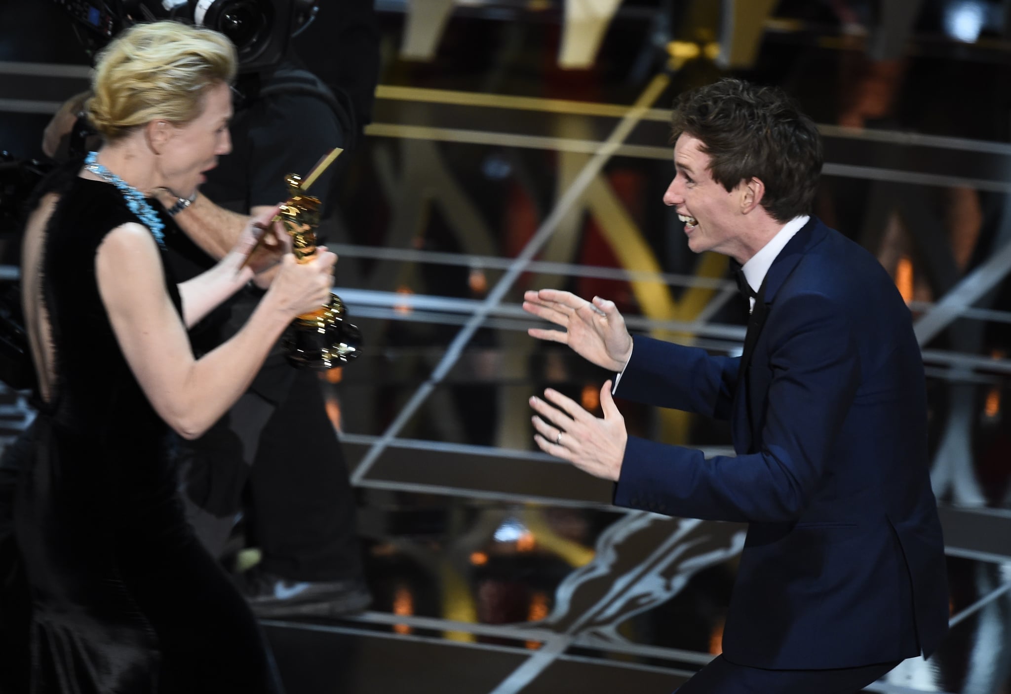 Winner for Best Actor Eddie Redmayne accepts his award from Cate Blanchett on stage at the 87th Oscars February 22, 2015 in Hollywood, California. AFP PHOTO / Robyn BECK        (Photo credit should read ROBYN BECK/AFP/Getty Images)