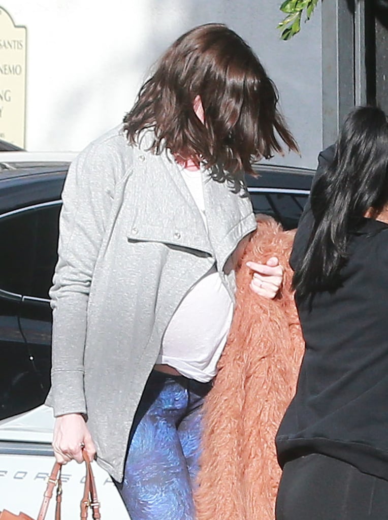 Anne Hathaway Out in LA January 2016 | Pictures