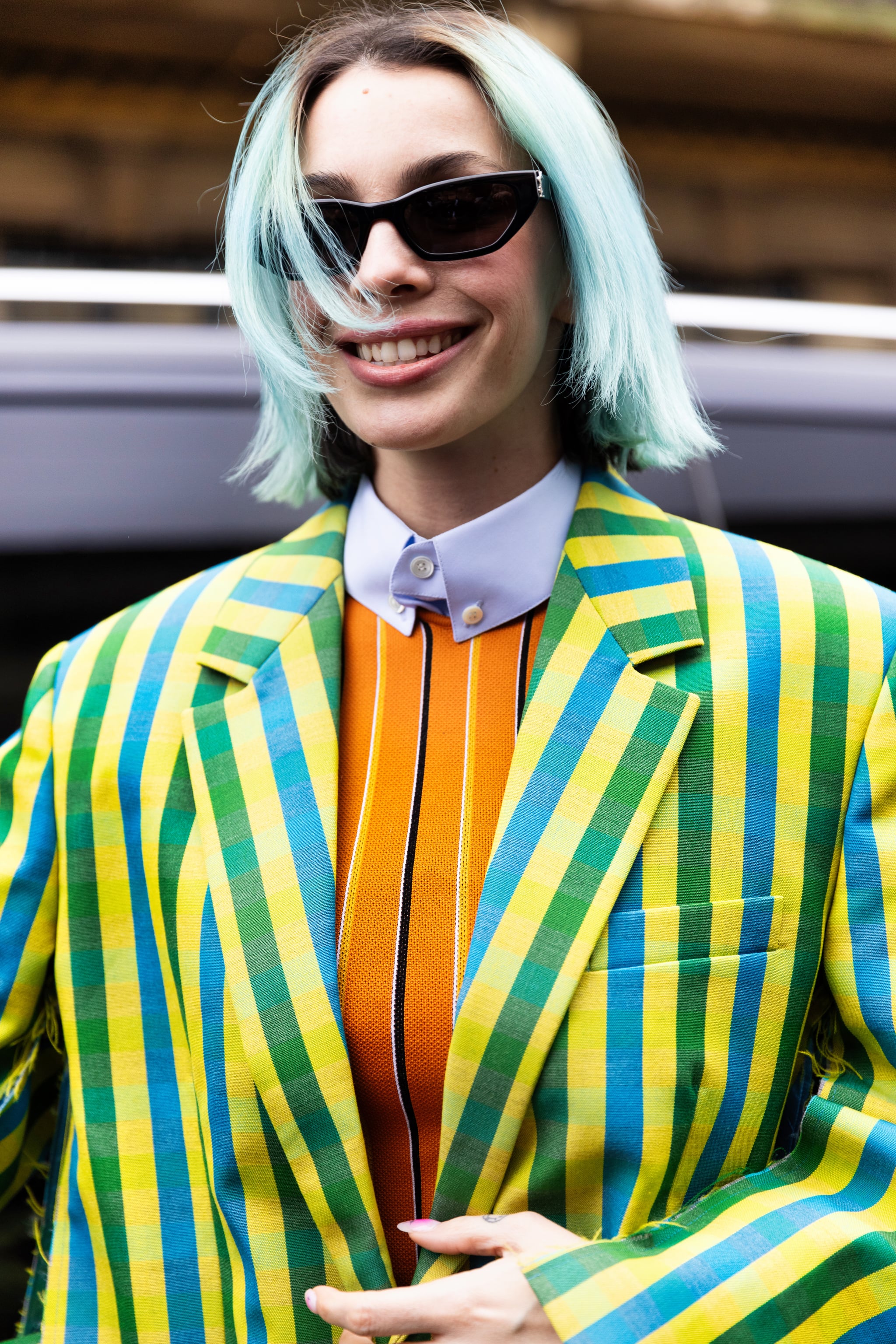 woman with colored hair to demonstrate if bleach baths remove hair dye