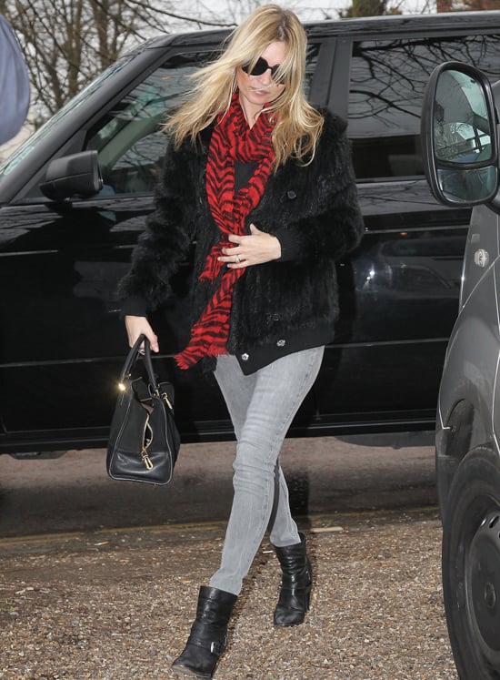 Pale grey skinnies are a Kate Moss trademark. | Kate Moss Wearing Jeans ...