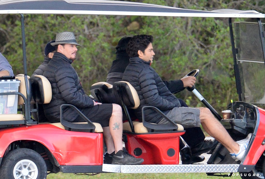 Johnny Drama and Vince (Kevin Dillon and Adrian Grenier) hopped on a golf cart.