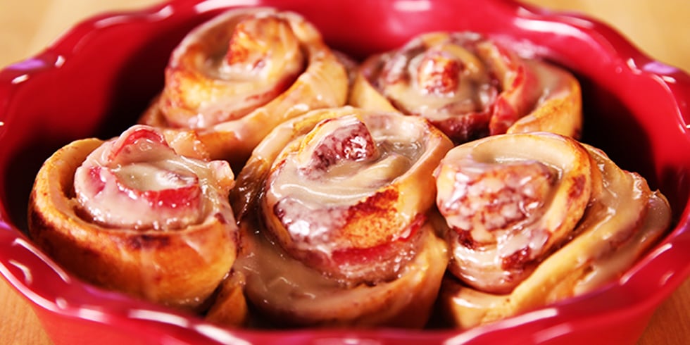 Turn Cinnamon Rolls Into Edible Ice Cream Bowls