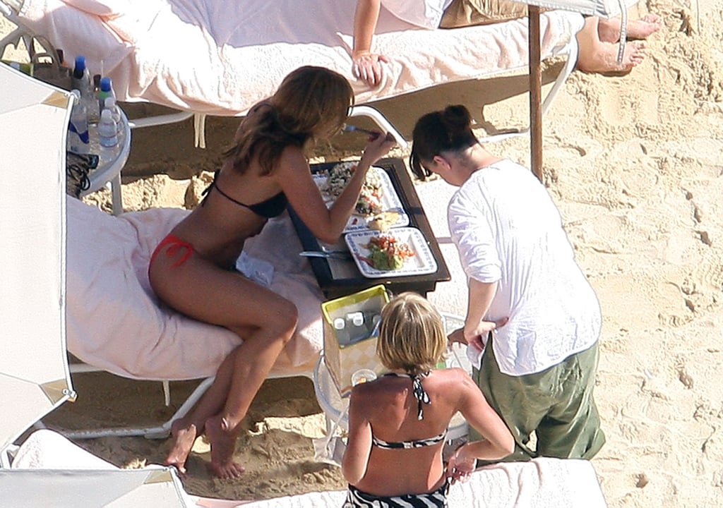 Jennifer Aniston Hot in a Bikini