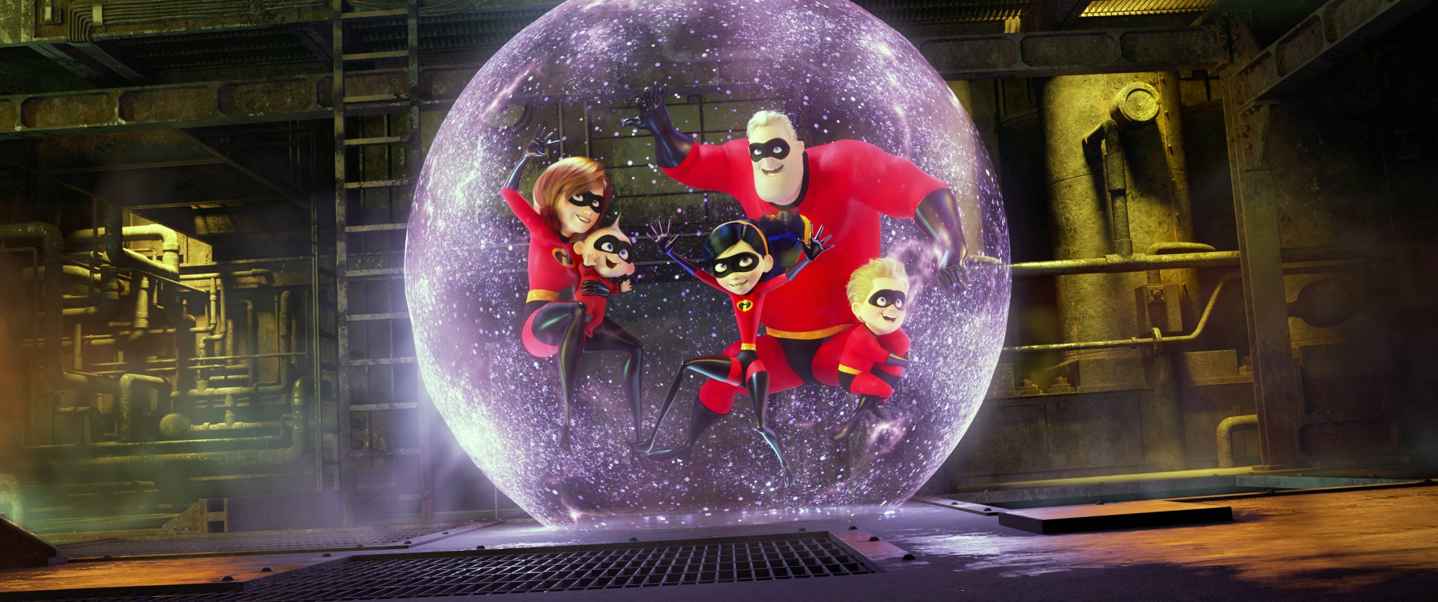 INCREDIBLES 2, from left: Elastigirl (voice: Holly Huntger), Jack-Jack Parr, Violet Parr (voice: Sarah Vowell), Bob Parr (voice: Craig T. Nelson), Dash (voice: Huck Milner), 2018.  Walt Disney Studios Motion Pictures /Courtesy Everett Collection