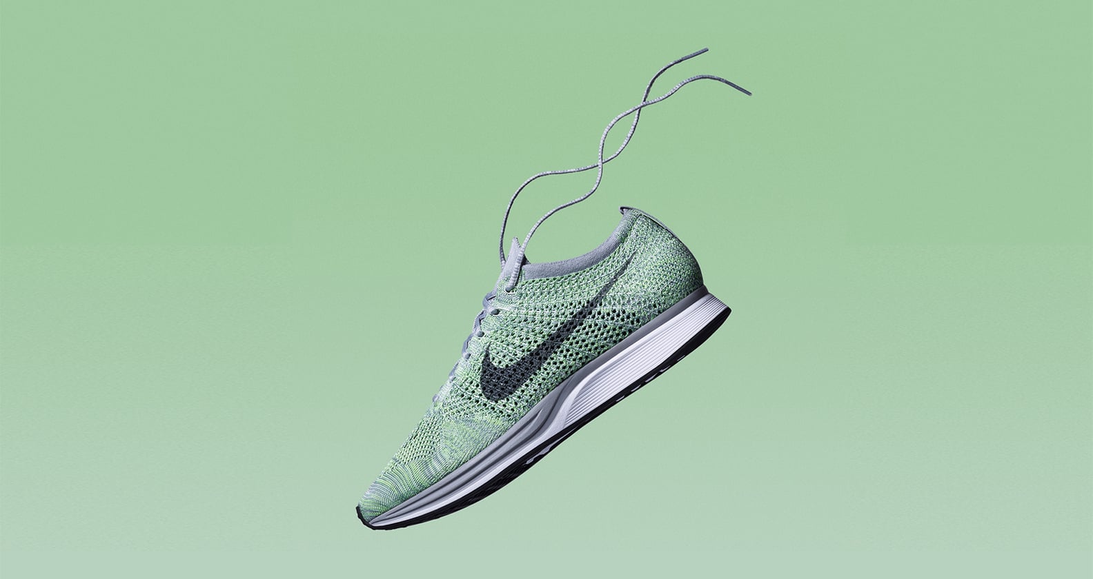 nike flyknit racer strawberry