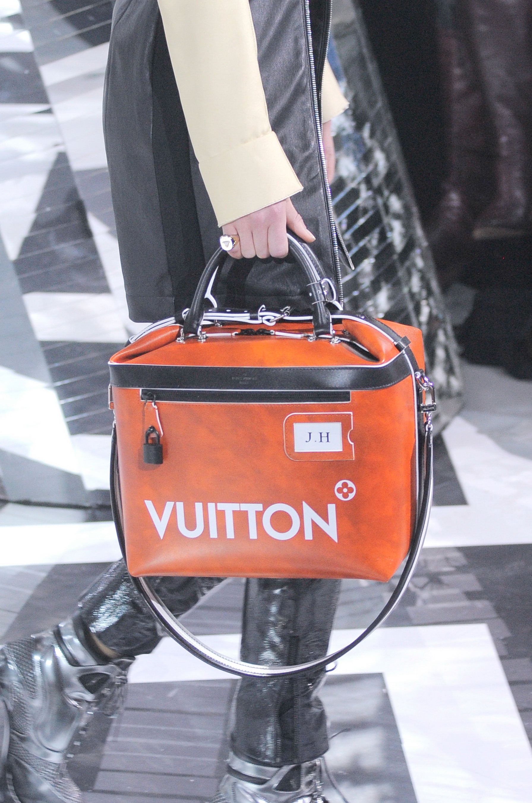 Louis Vuitton Fall 2016, Chanel, Louis Vuitton, Celine: Come See the  Amazing Bags From Paris Fashion Week