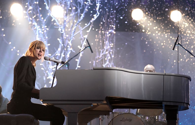 2010: Taylor Swift Sang "Back to December" on the Piano