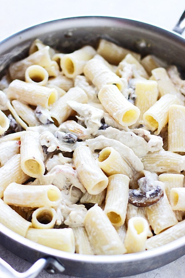 Creamy Rigatoni With Roasted Garlic, Mushrooms, and Chicken