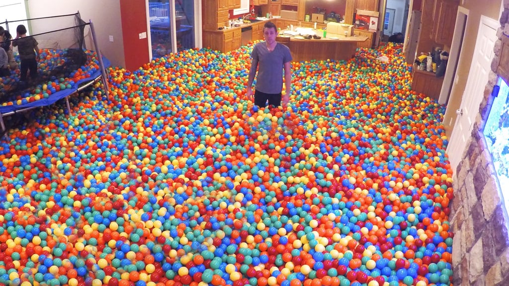 Nissan: "Crazy Plastic Ball Prank"