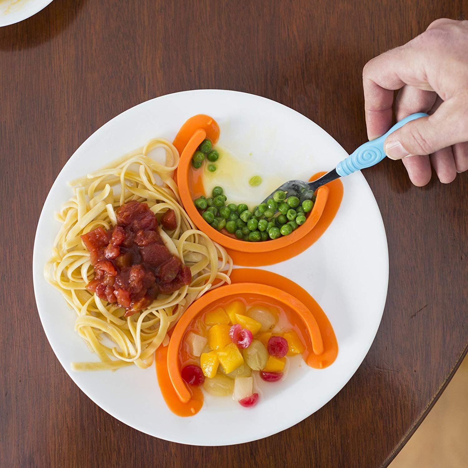 This Divider Keeps Foods Separated on Your Plate