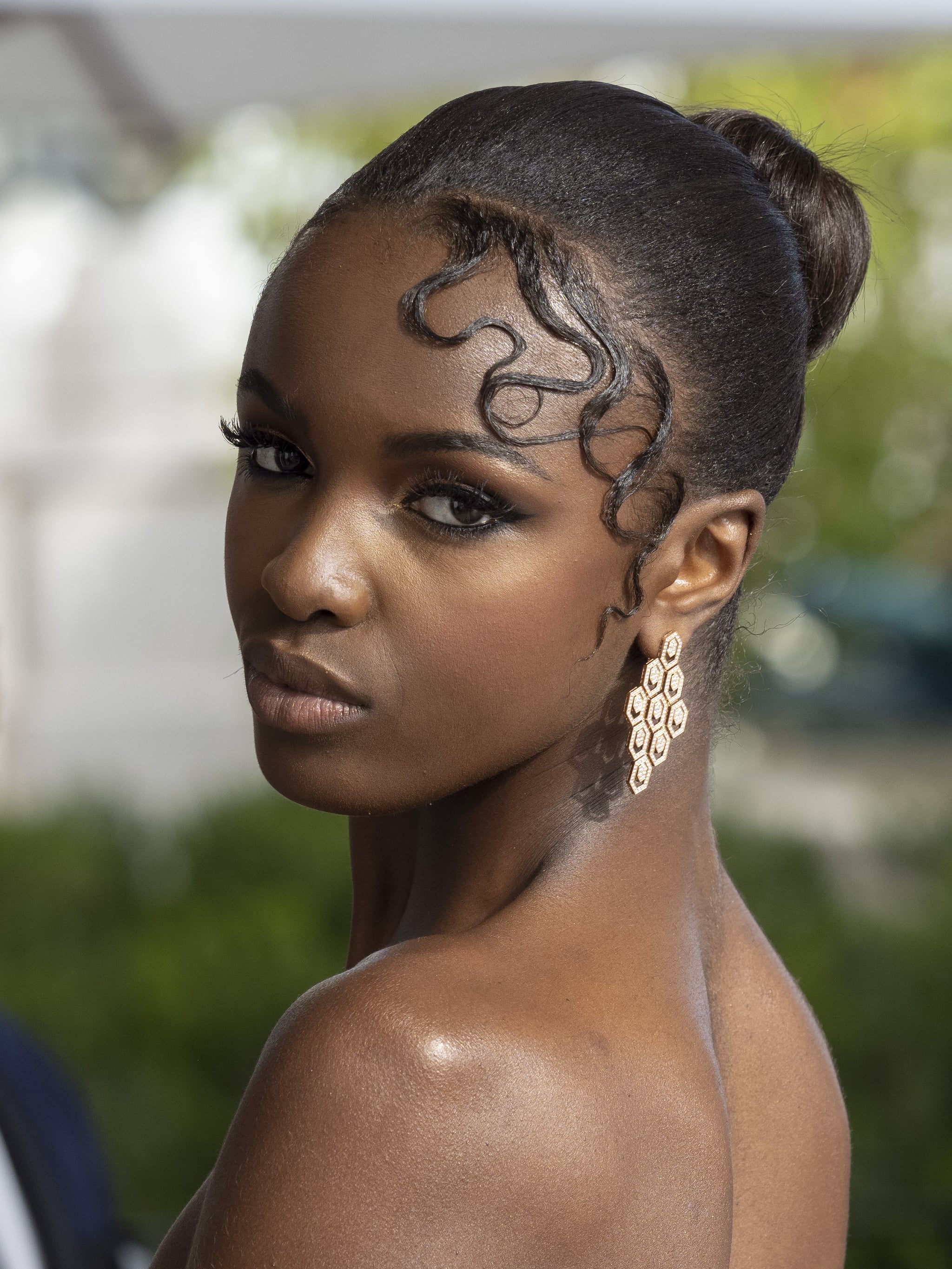 Leomie Anderson's Asymmetrical Baby Hairs | 27 Holiday Party Hairstyles For  Every Texture and Length | POPSUGAR Beauty Photo 11