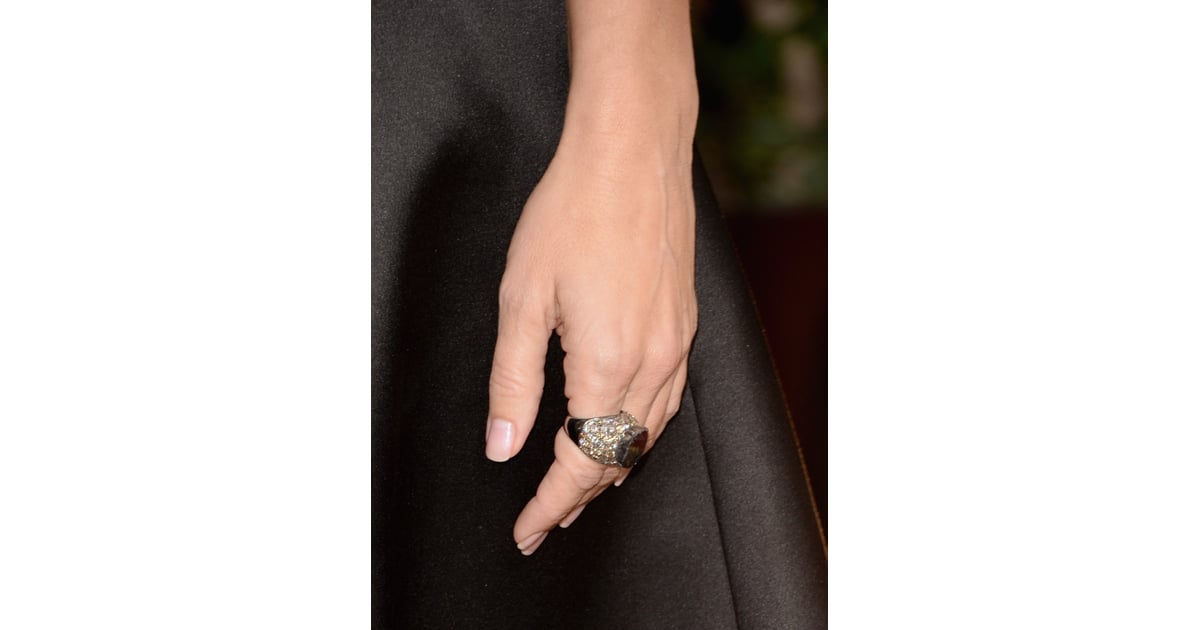 Sandra Bullock slipped a pretty megawatt diamond ring on her finger ...