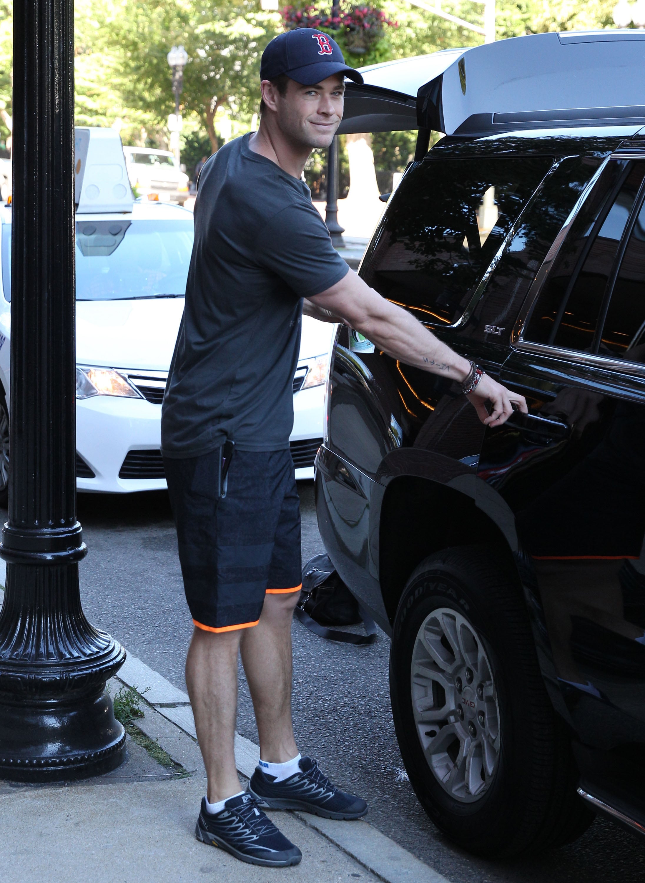 Chris Hemsworth Birthday Pictures August 2015 | PS Celebrity