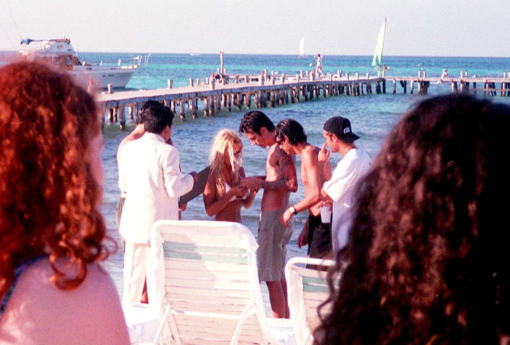帕米拉·安德森和汤米·李·真的结婚在坎昆沙滩上吗?