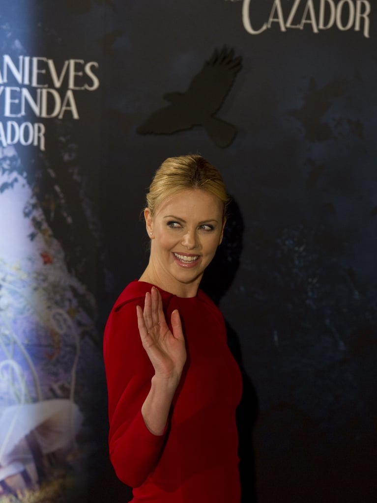 Charlize Theron waved at the Snow White and the Huntsman photocall in Madrid.
Charlize Theron waved at the Snow White and the Huntsman photocall in Madrid.