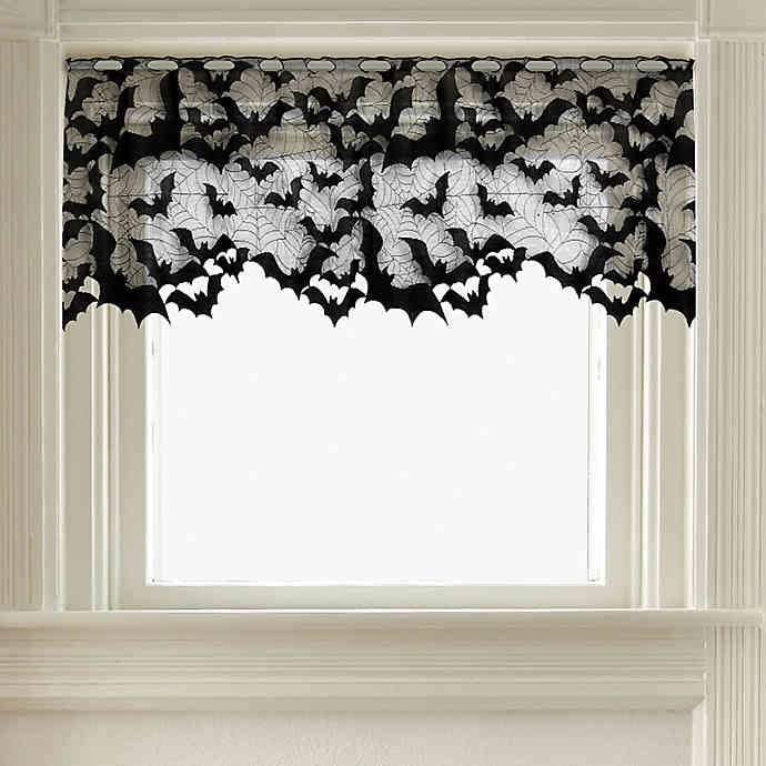 Heritage Lace Going Batty Door Swag