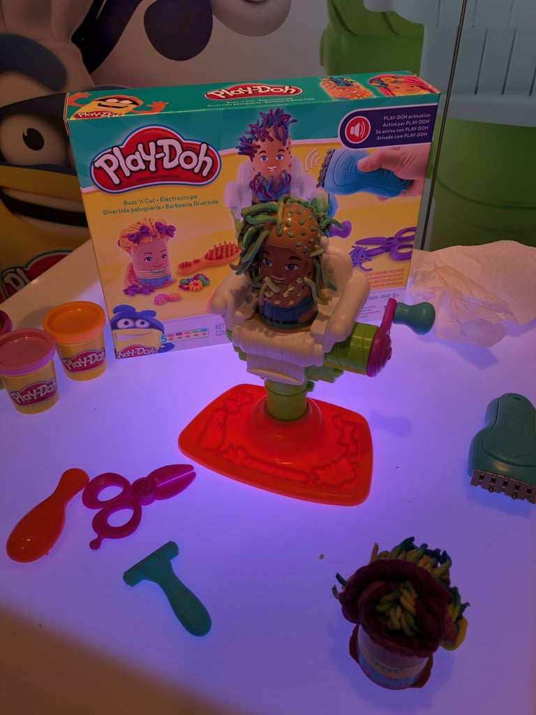 Play-Doh's Buzz and Cut Set
