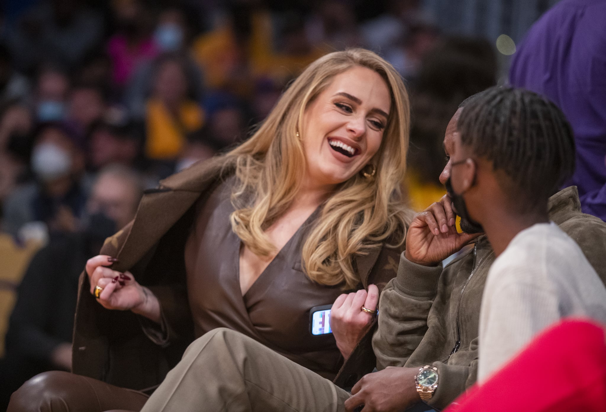 Los Angeles, CA - October 19: Singer Adele attends a game between the Golden State Warriors and the Los Angeles Lakers on October 19, 2021 at STAPLES Center in Los Angeles. (Allen J. Schaben / Los Angeles Times via Getty Images).