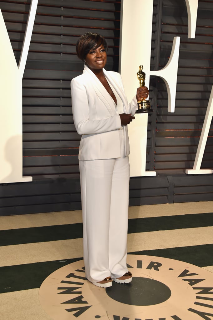 Viola Davis Posed With Her Oscar at the Vanity Fair Afterparty