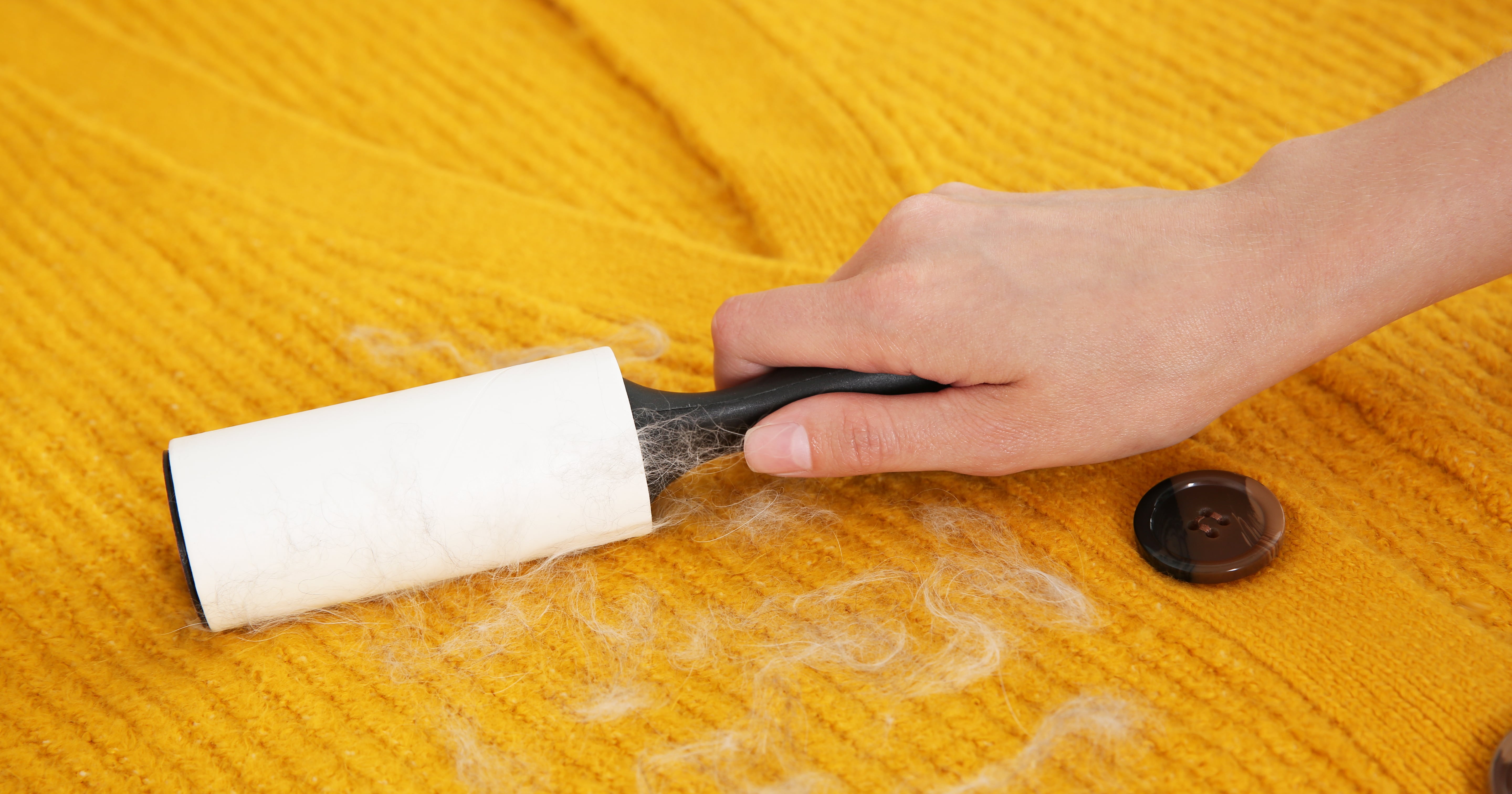 How to Remove Lint From Clothing