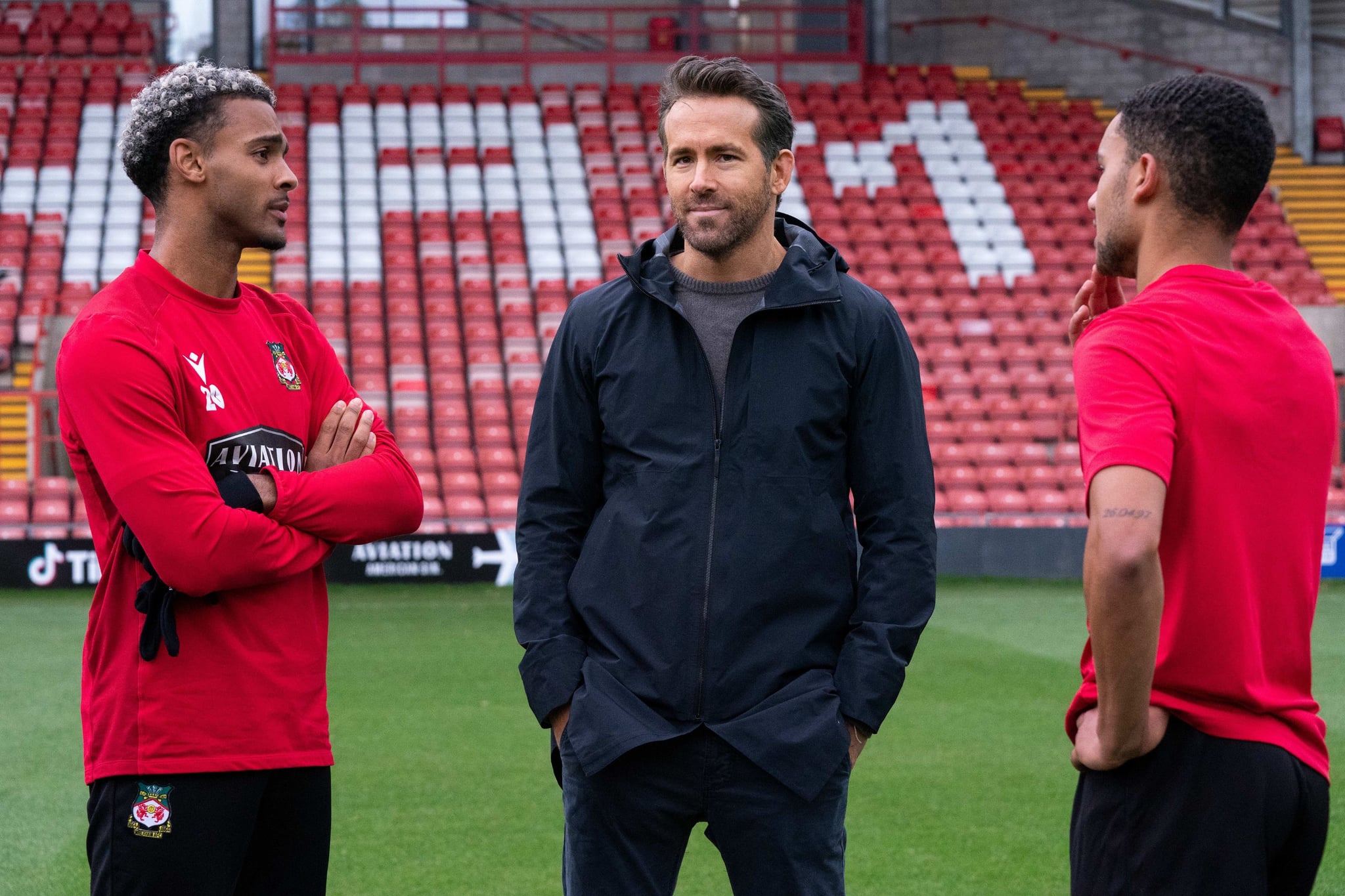 WELCOME TO WREXHAM, Dior Angus (left), Ryan Reynolds (center), (Season 1, premiered Aug. 24, 2022). photo: Patrick McElhenney / FX / Courtesy Everett Collection