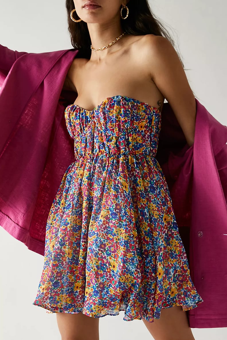 连衣裙:为爱和柠檬萨沙露肩的迷你裙