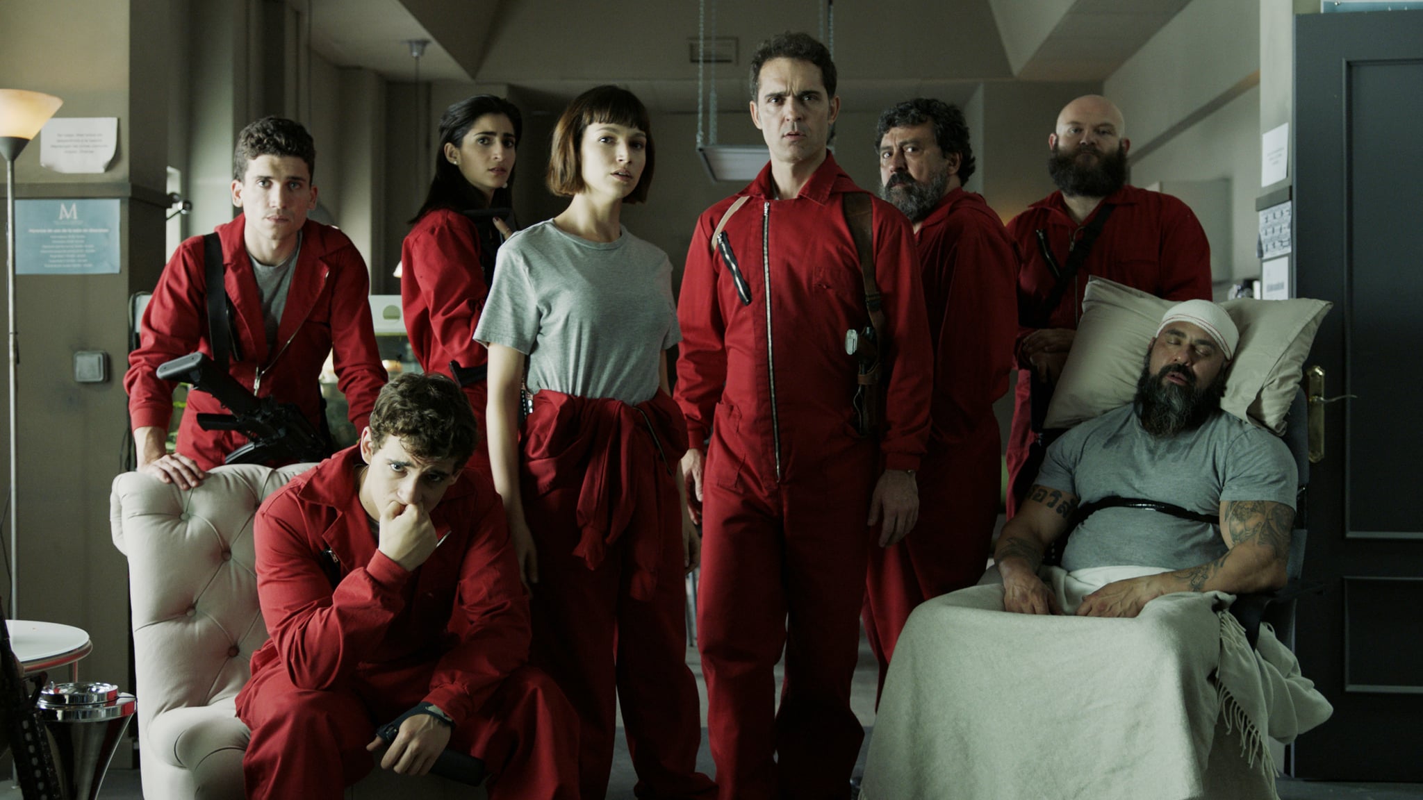 MONEY HEIST, (aka LA CASA DE PAPEL), from left: Jaime Lorente, Miguel Herrn, Alba Flores, Ursula Corbero, Pedro Alonso, Paco Tous, Darko Peric, Roberto Garcia Ruiz, (Season 1, ep. 201, aired in US on April 6, 2018). photo: Netflix/Antena 3 / Courtesy: Everett CollectionCollection