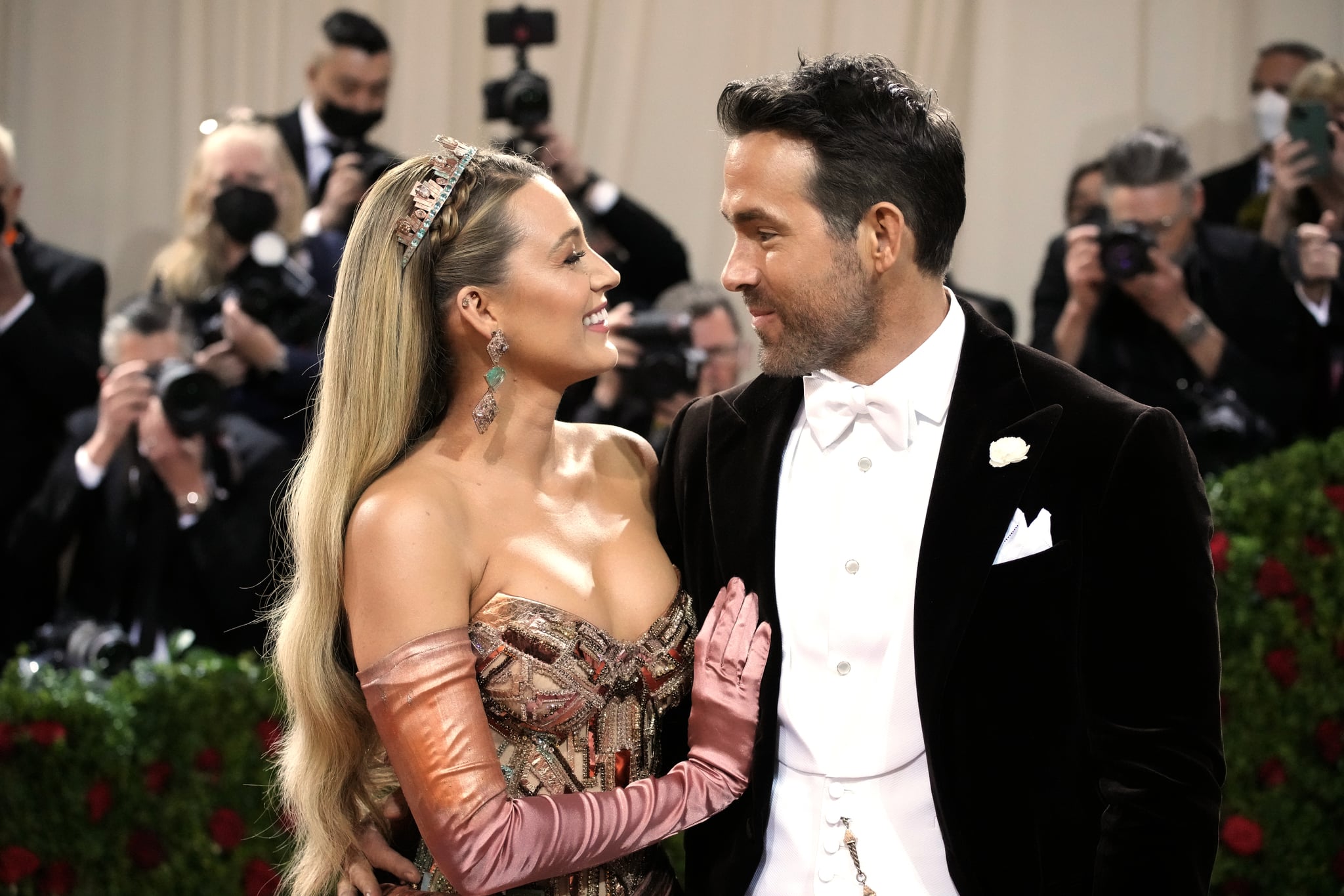 NEW YORK, NEW YORK - MAY 02: (L-R) Blake Lively and Ryan Reynolds attend The 2022 Met Gala Celebrating 