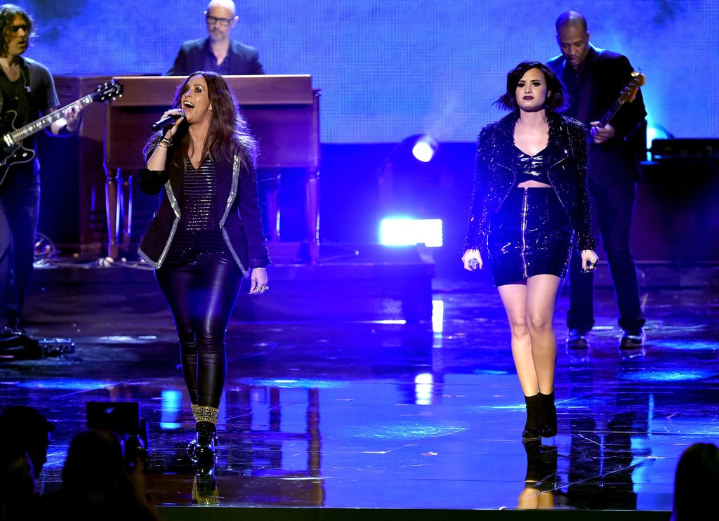 Demi Lovato Performing at the 2015 AMAs Pictures