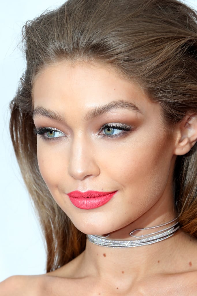 Gigi Hadid Makeup and Hair at the 2016 American Music Awards