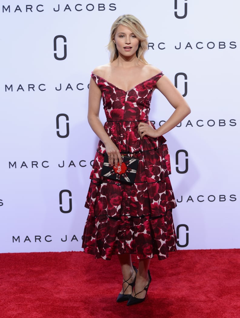 走在红地毯上的星星Marc Jacobs的设计