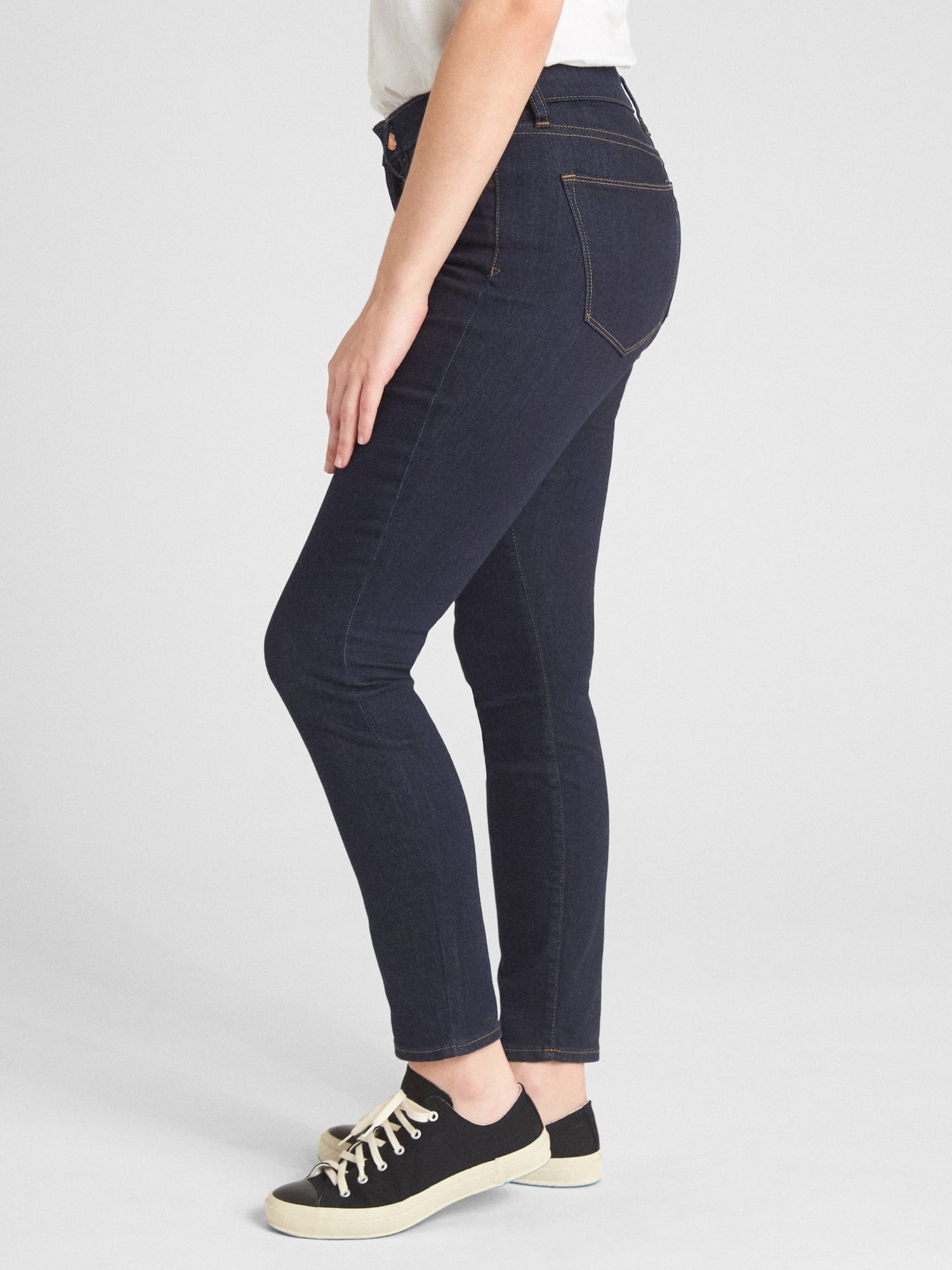 automat sej halvkugle Gap Mid Rise Curvy True Skinny Jeans | Selena Gomez's Amazing Denim  Collection Proves She's a Jean Queen | POPSUGAR Fashion Photo 24
