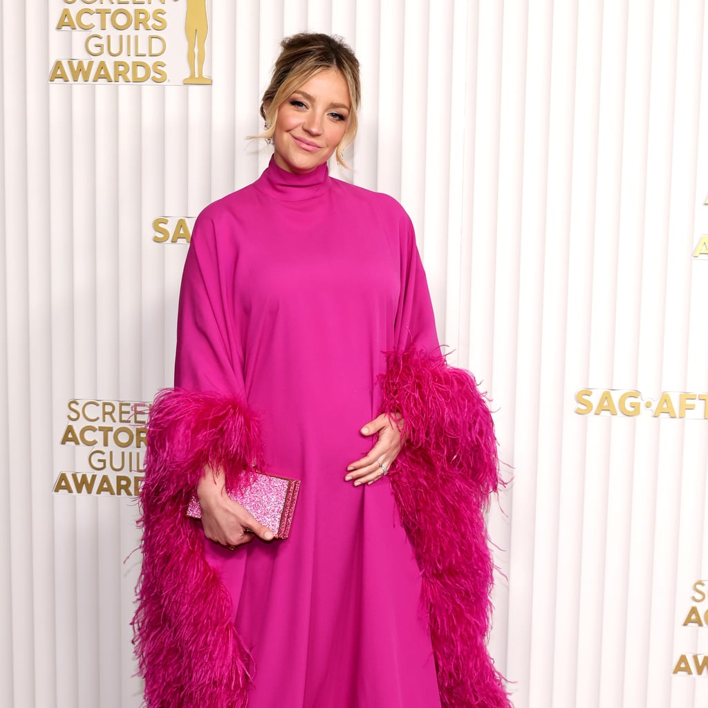 Pregnant Abby Elliott Shows Off Her Baby Bump on the SAG Awards Red Carpet